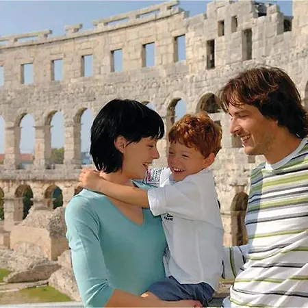 Apartman 2 Bedroom Amazing In Pula