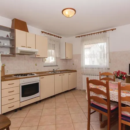 Apartment Cozy In With Kitchen Pula