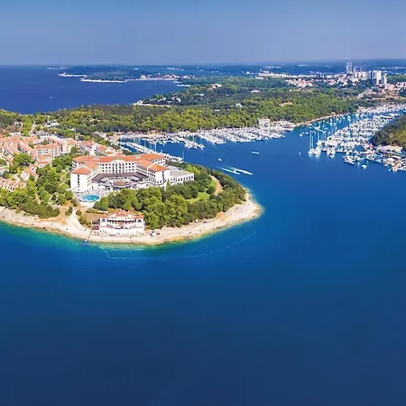 2 Bedroom Amazing Apartment In Pula